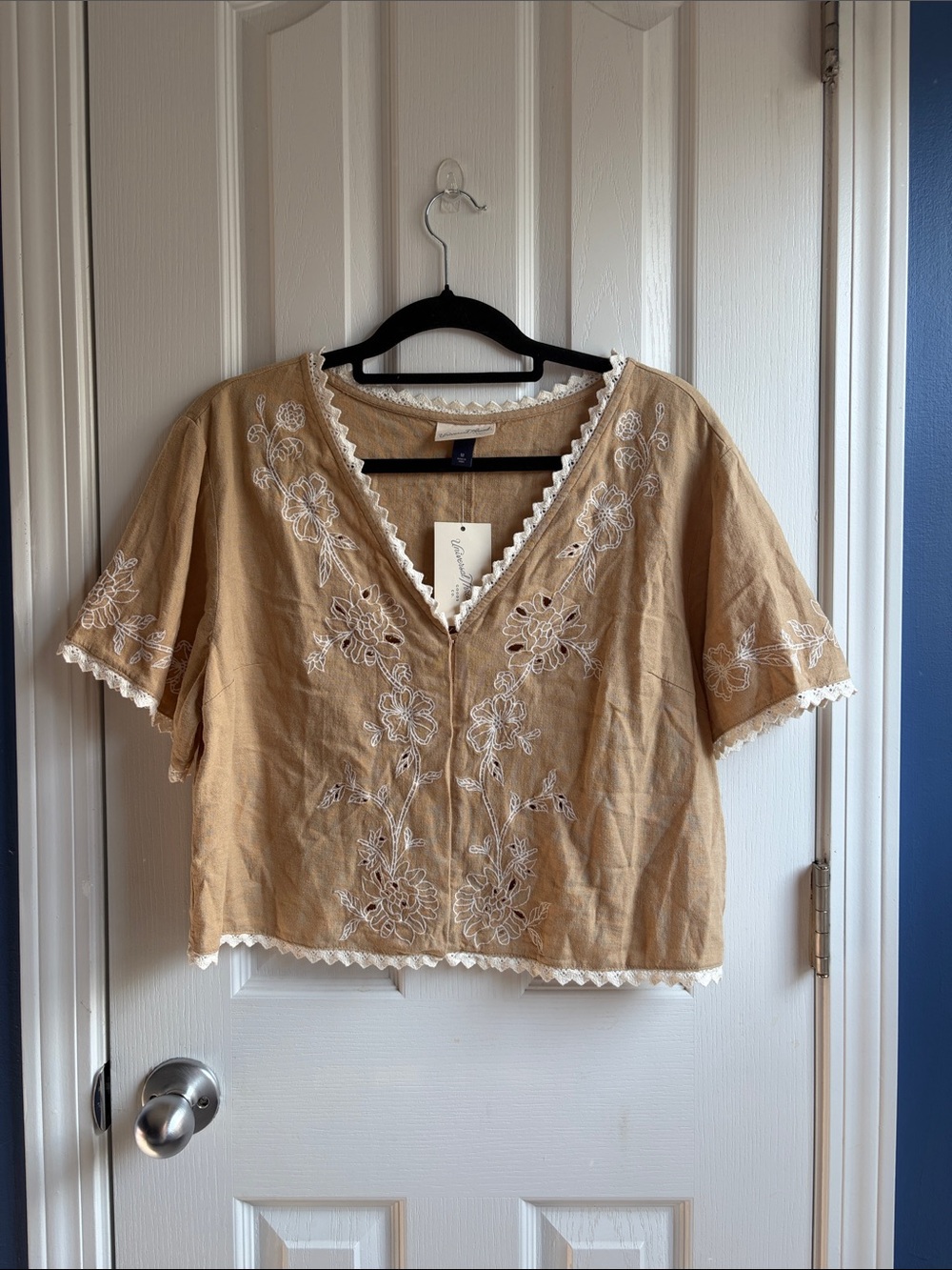 Universal Thread Linen Blend Floral Embroidered Blouse Lace Trim Boho Size M Tan